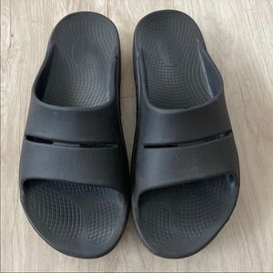 Oofos Slides